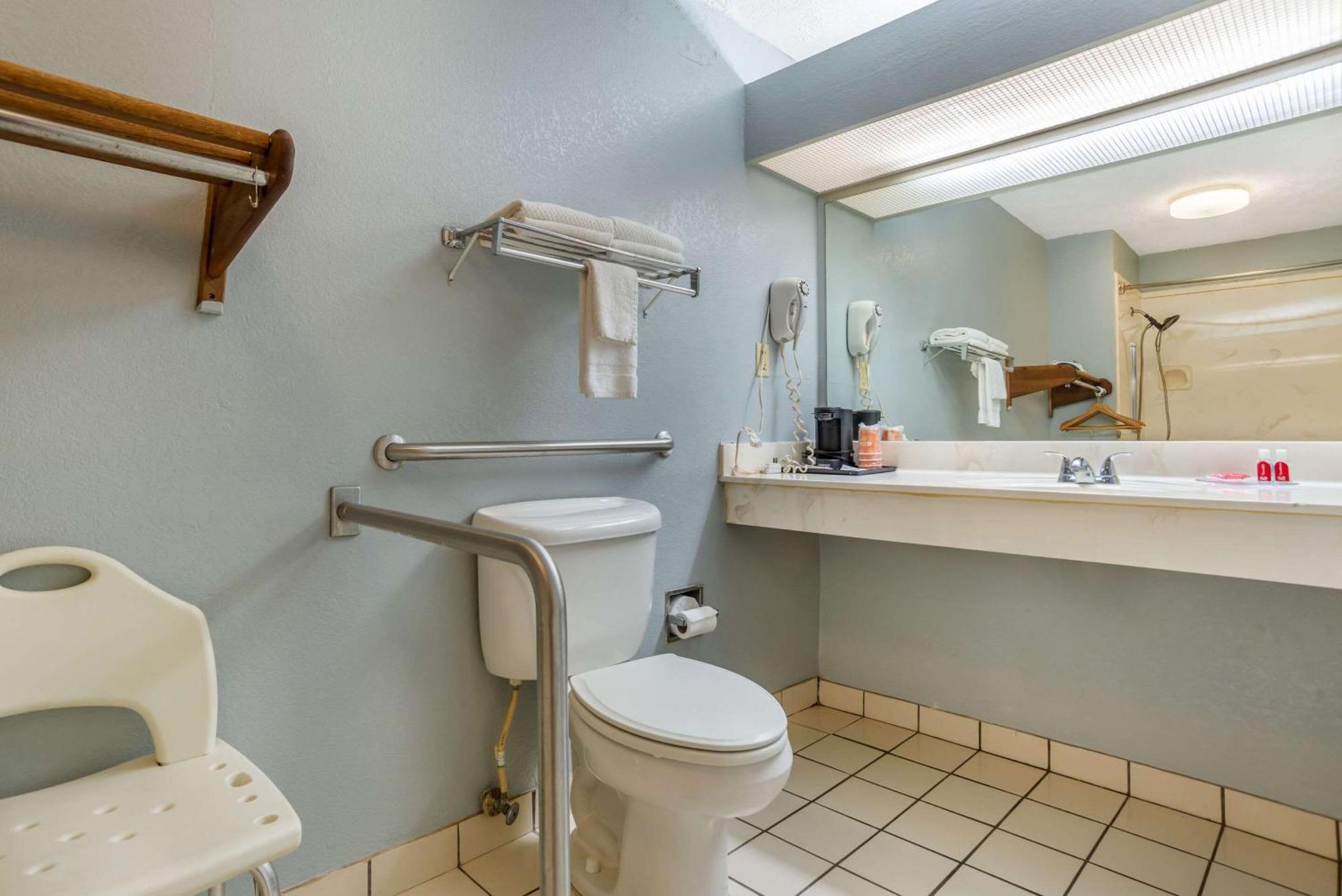 Econo Lodge Inn & Suites Philadelphia Eksteriør billede