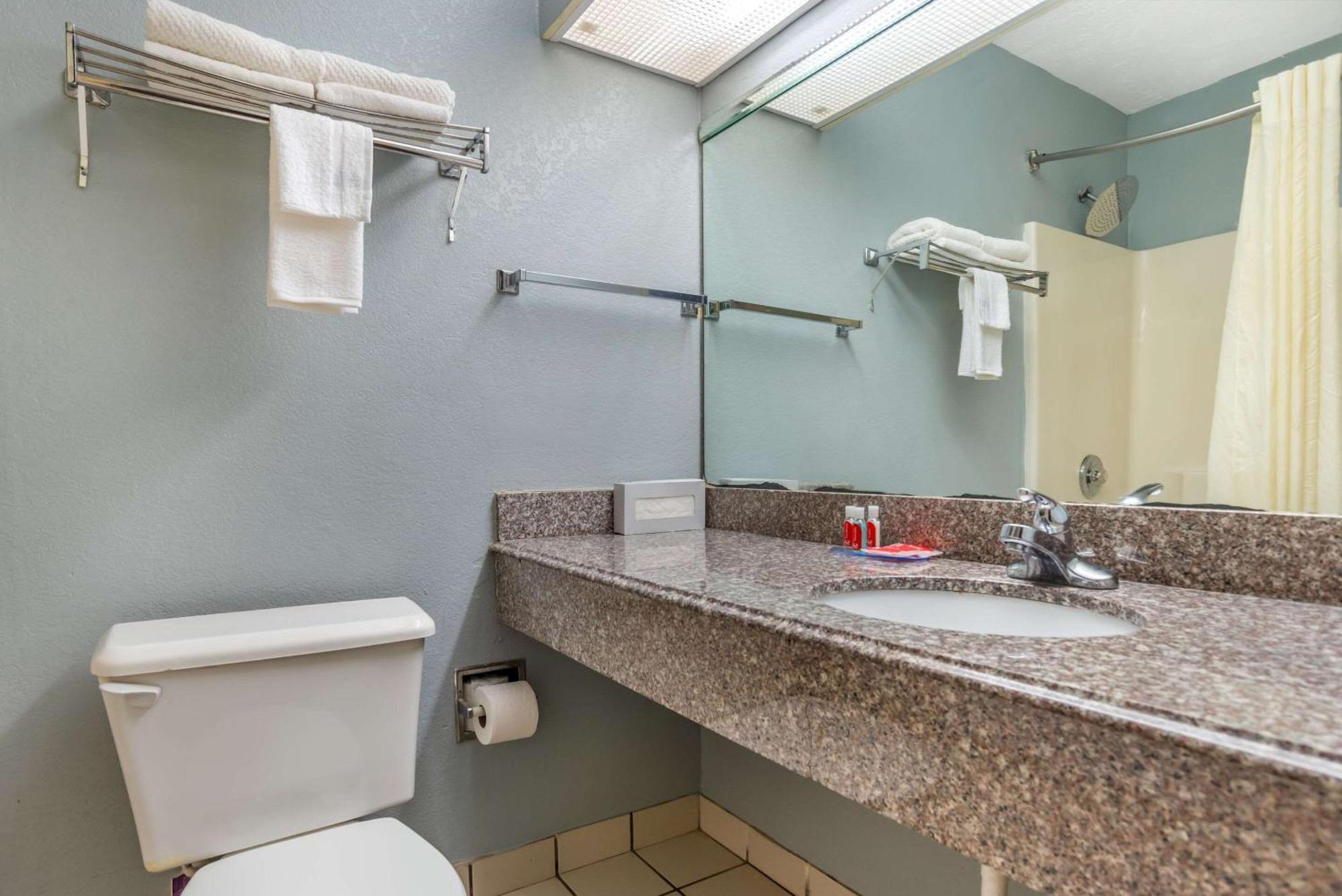 Econo Lodge Inn & Suites Philadelphia Eksteriør billede