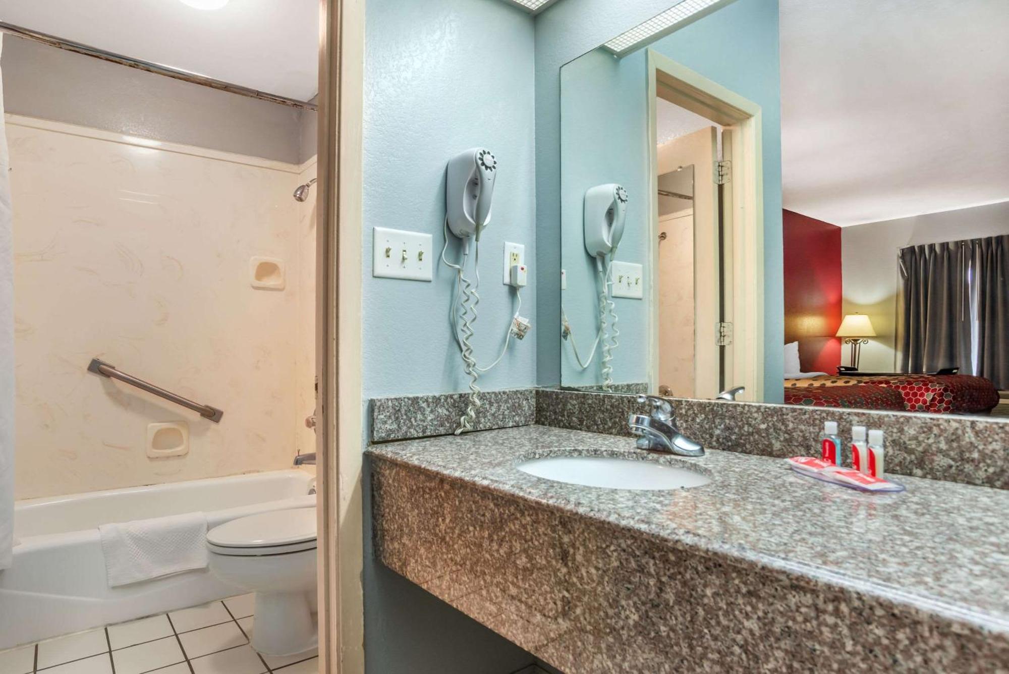 Econo Lodge Inn & Suites Philadelphia Eksteriør billede